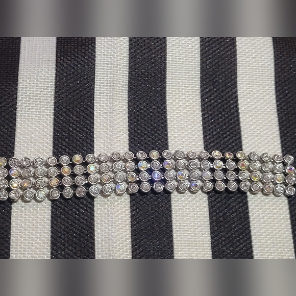 very pretty bracelet white stones and some aurora borealis stones costume jewelr - Picture 6 of 9